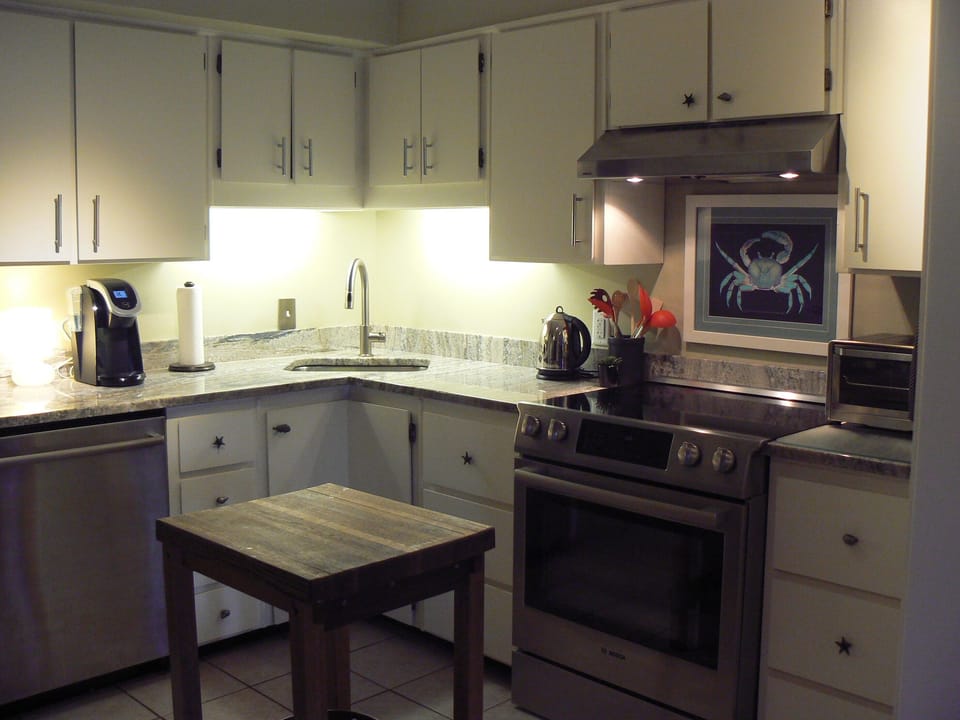 Kitchen area showing Bosch stove and dishwasher