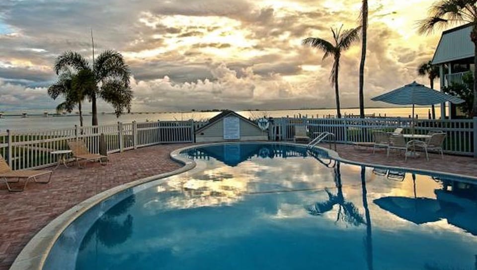 Nice heated pool overlooking water!