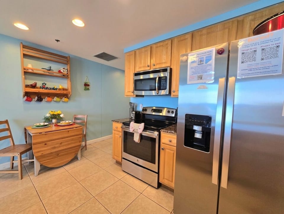 Fully equipped kitchen with full size appliances