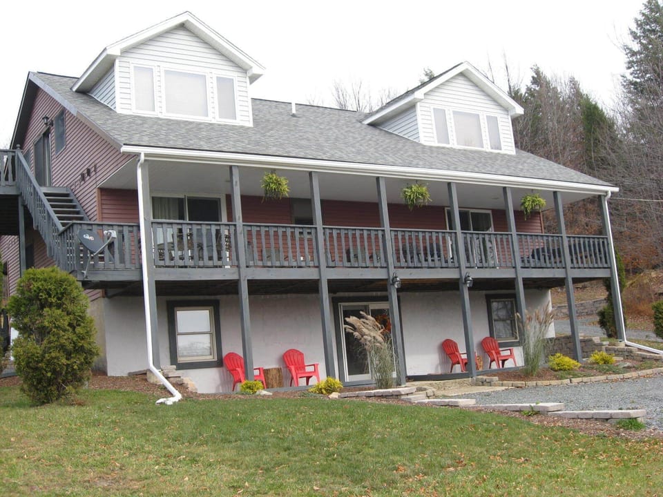 Lot's of covered porch areas