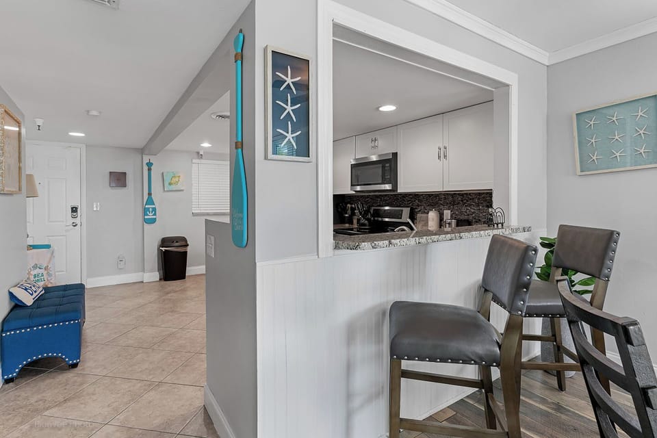 Breakfast bar seating for 2