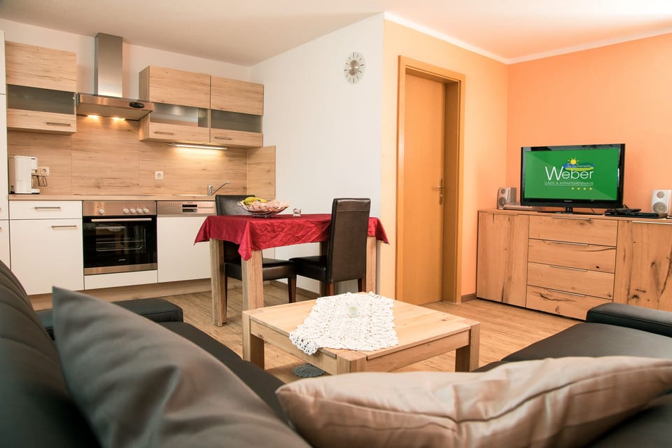 Apartment, 2 Bedrooms (D) | In-room dining