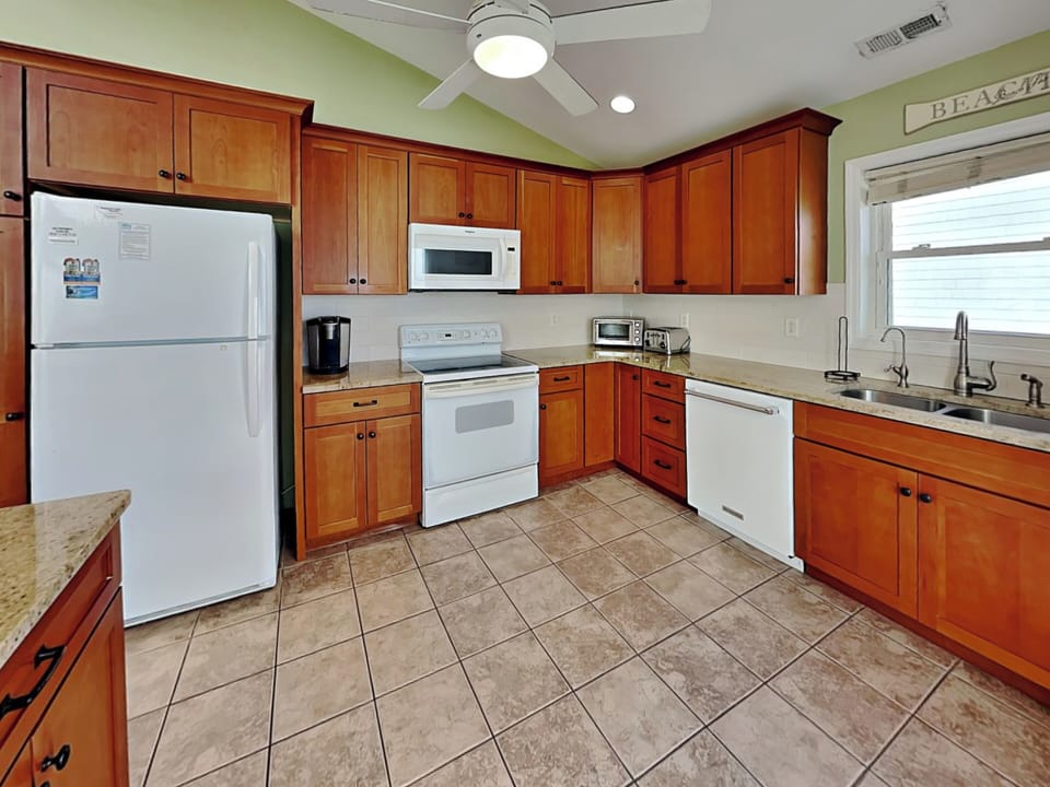 Full Size Kitchen