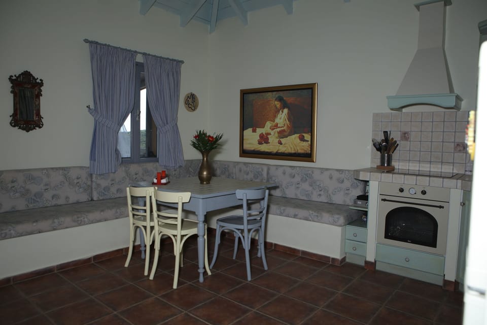 Sitting and dining area next to the kitchen area