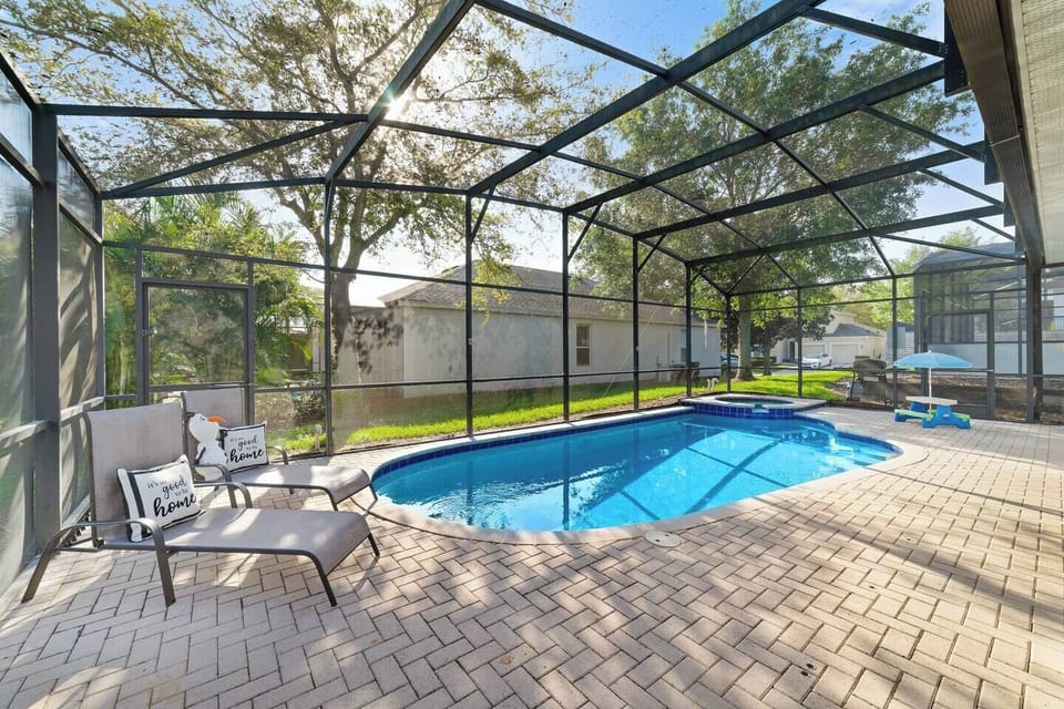 OLAF'S PRIVATE POOL AND GARDEN SPA