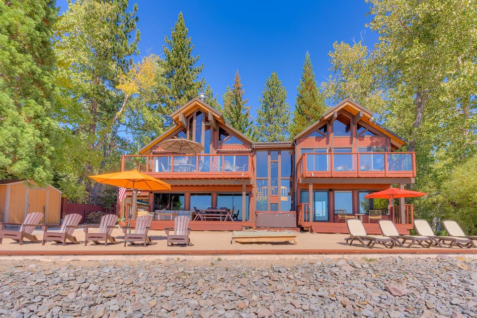 Back of the house on the beach/lake