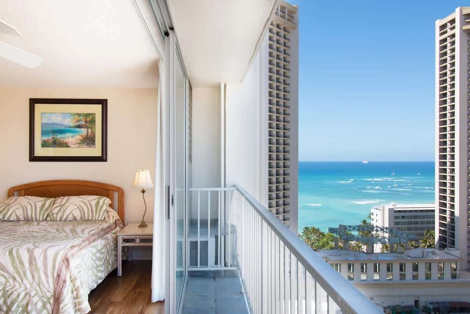 Beautiful ocean views and a queen size bed