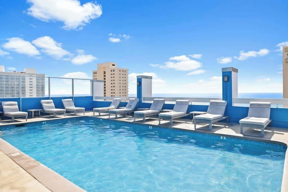 Dive into relaxation in this rooftop pool featuring a breathtaking city view while soaking the sun in these comfortable loungers!