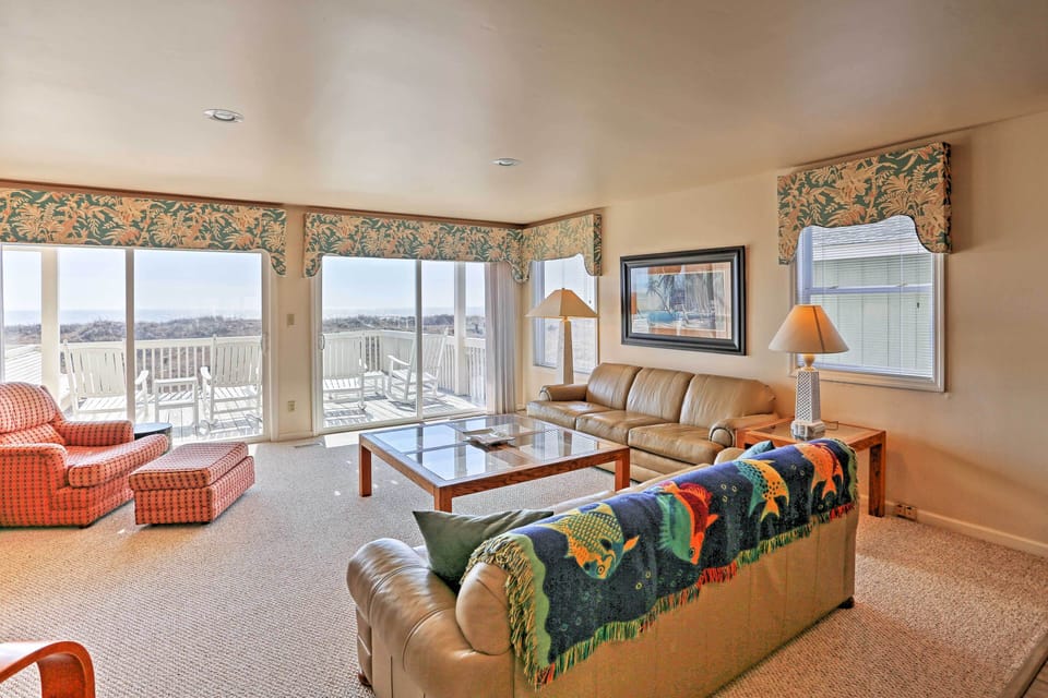 Family Room | Deck Access