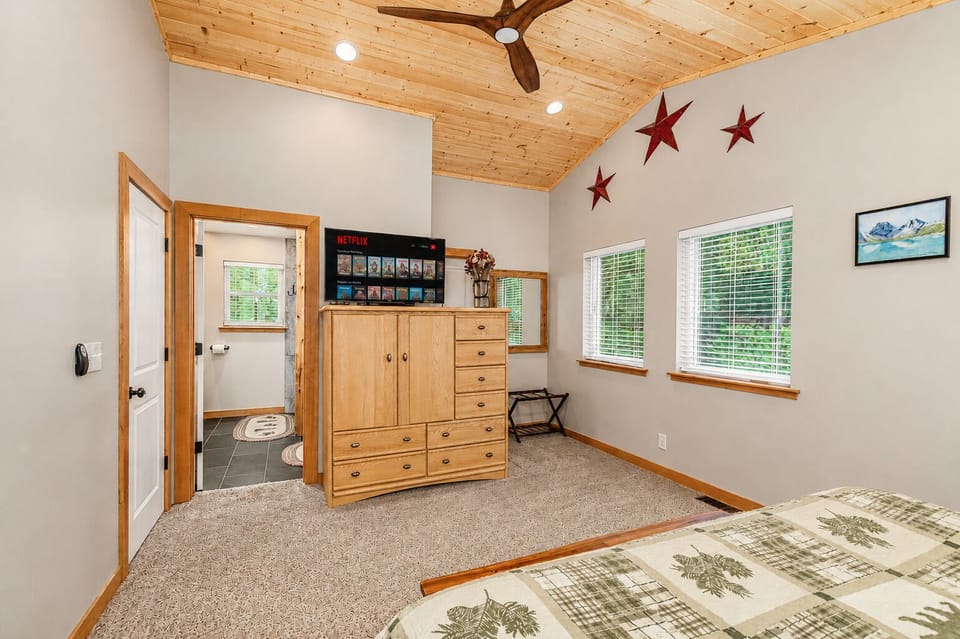 Upper Level King bedroom with ensuite bathroom