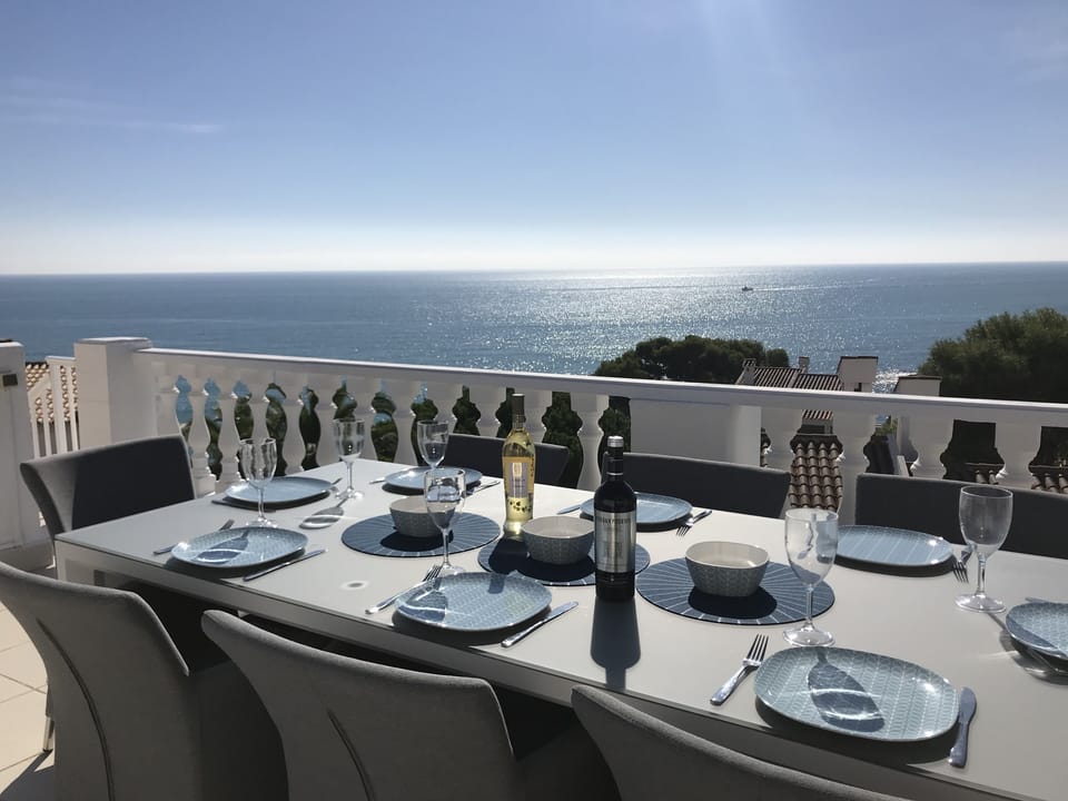 Stunning Roof Terrace with wonderful views of the sea, natural park and Peniscola castle.