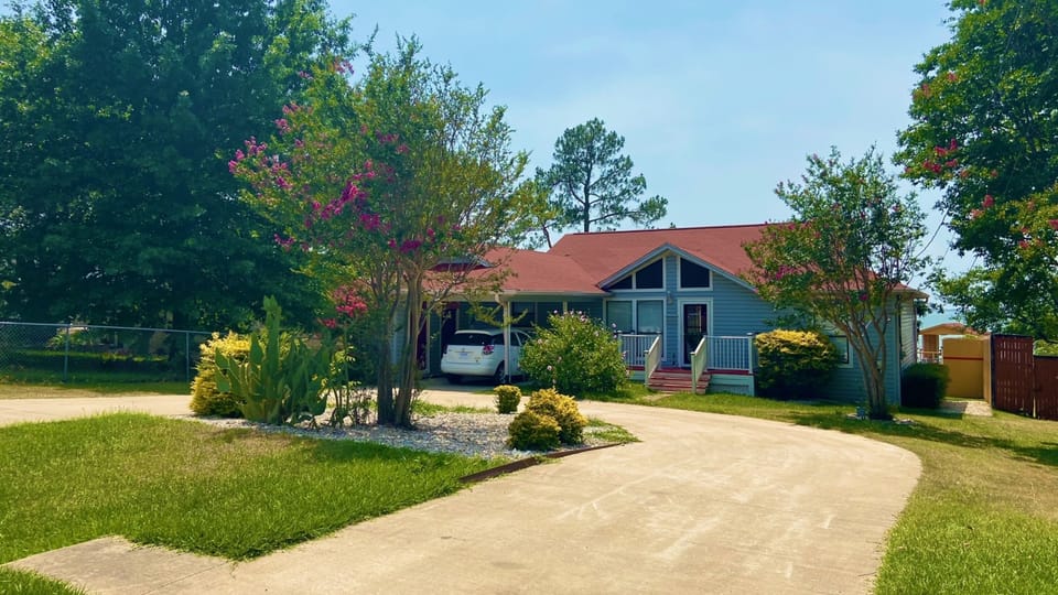 View from the front with driveway for car parking!!Pier & Beam house