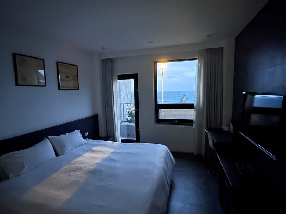 Elite Double Room | Blackout drapes, free WiFi, bed sheets
