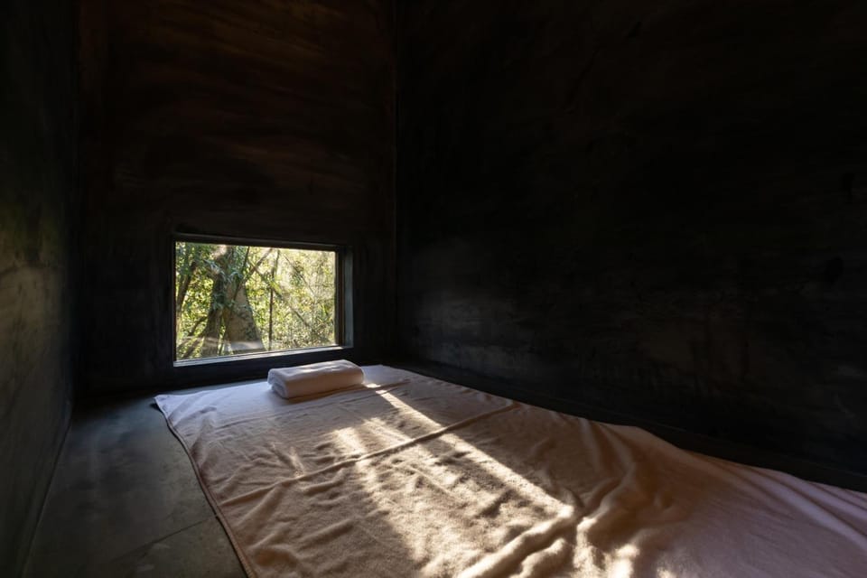 WiFi (free), bed sheets