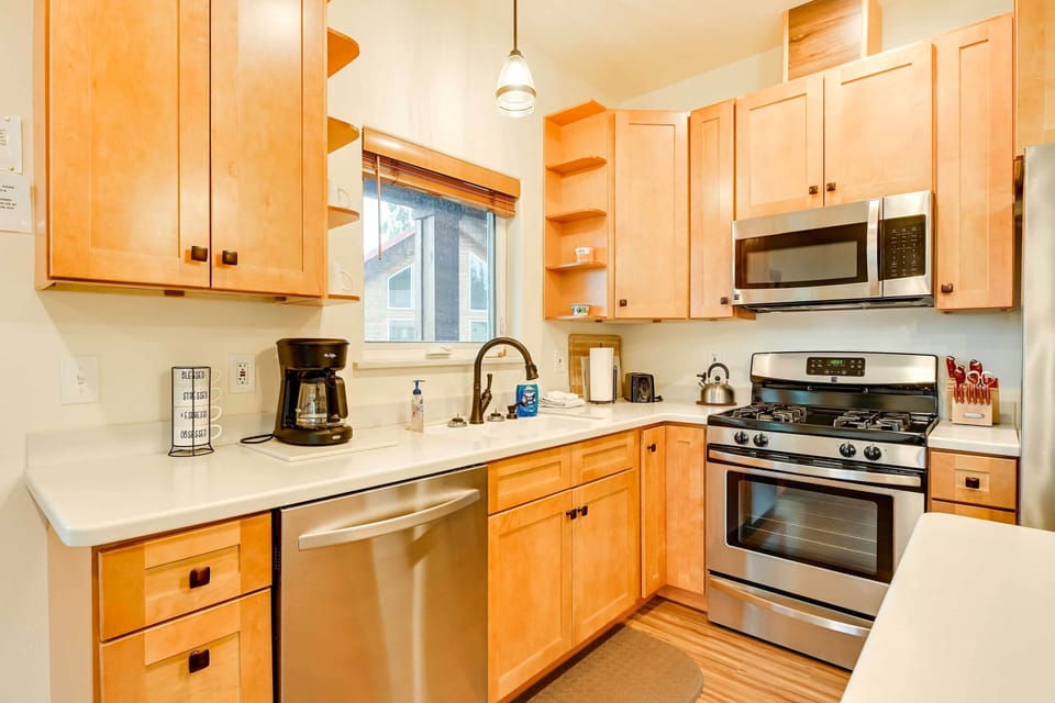 Kitchen | Single Story | Slow Cooker | Trash Bags & Paper Towels | Spices