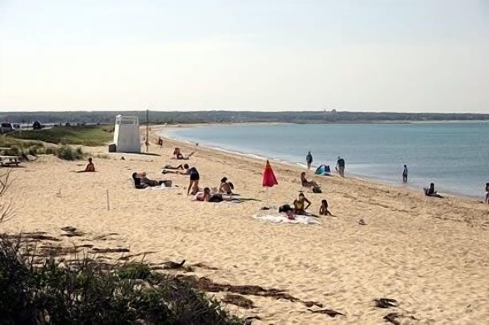 10 min walk to State Beach, great for kids w life guard on duty till 5pm.