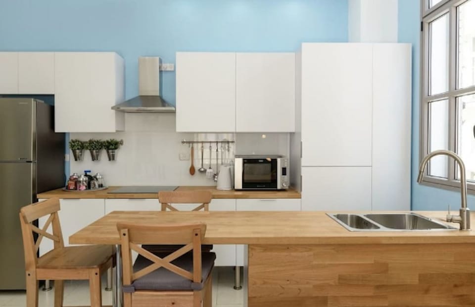 Apartment | Private kitchenette | Fridge, microwave, coffee/tea maker