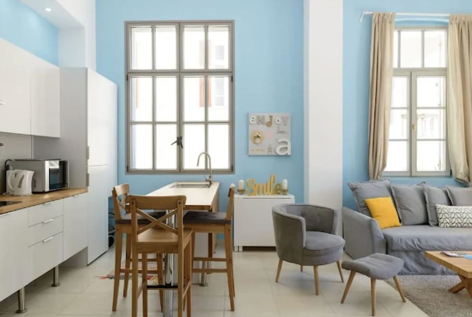 Apartment | Living area | Flat-screen TV