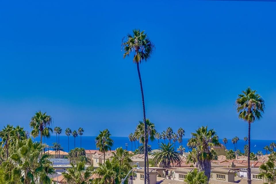 Spanish Town home Just Blocks To The Beach With Panoramic Ocean Views House in Oceanside