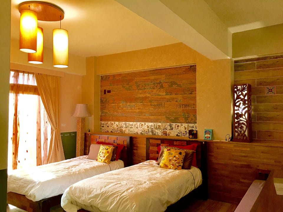 Deluxe Twin Room (301) | Desk, soundproofing, free WiFi, bed sheets