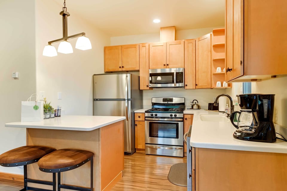 Kitchen | Single Story | Slow Cooker | Trash Bags & Paper Towels | Spices