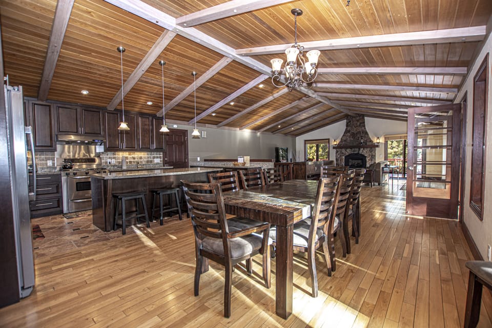 Highlands Lodge Dining Area Kitchen Living Area - Highlands Lodge Dining Area Kitchen and Living Area