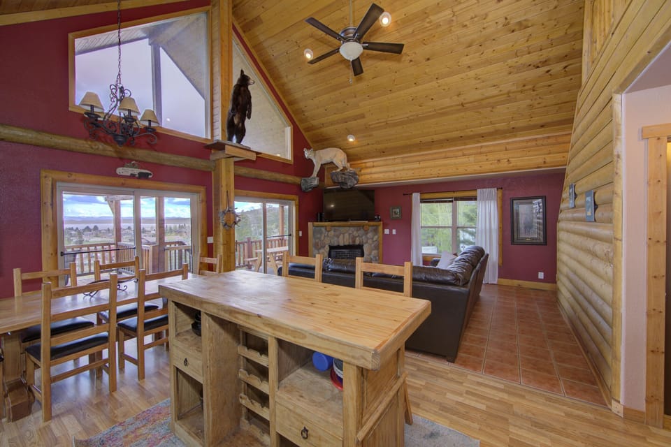 Great open living/dining/kitchen area.