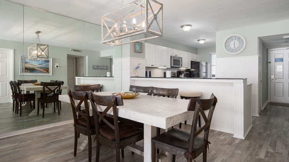 Dining Table & Kitchen Bar Seating