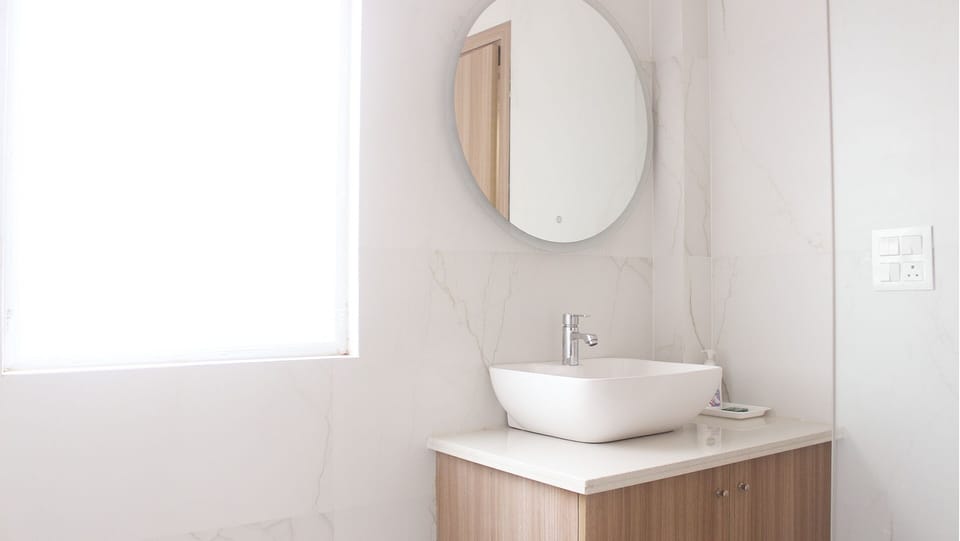 Basic Room | Bathroom | Shower, free toiletries, hair dryer, slippers