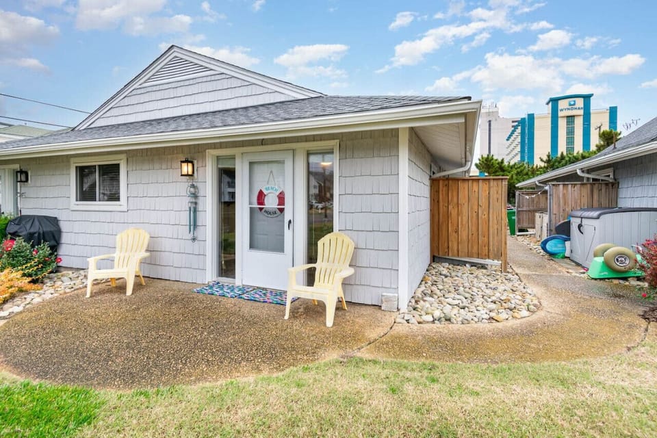 Catch the sunrise and sunset on your back patio.