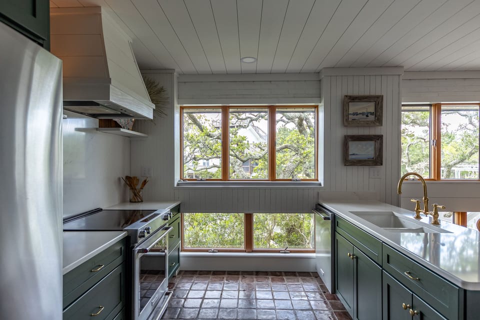Kitchen (alternate view)