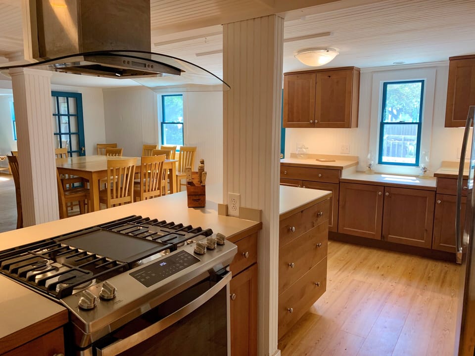 Kitchen (Alternate View)