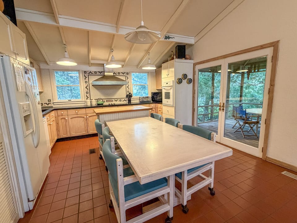 Kitchen With Screened Porch Access