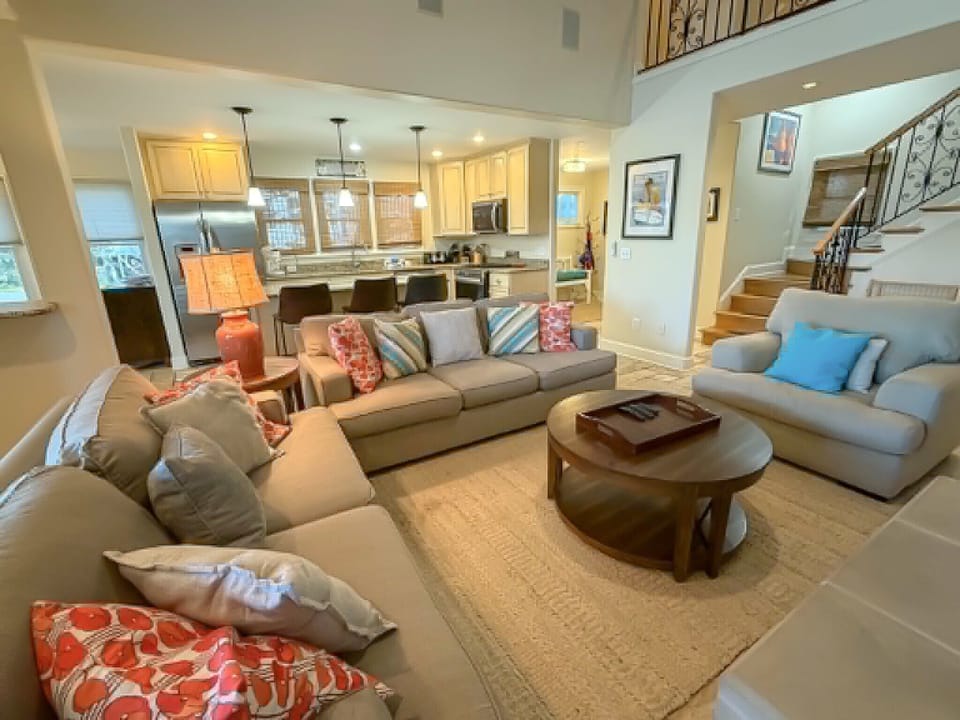 Living Area (alternate view)