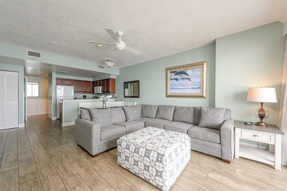 One more look at this stunning living area