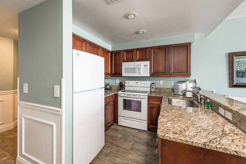 Another view of the kitchen
