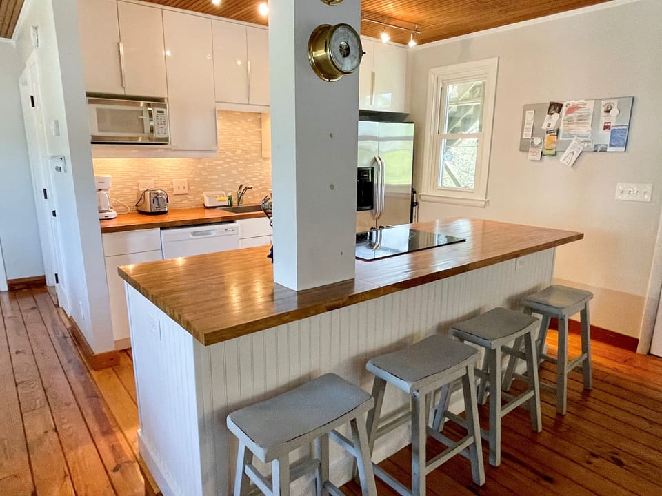 Kitchen (First Floor)