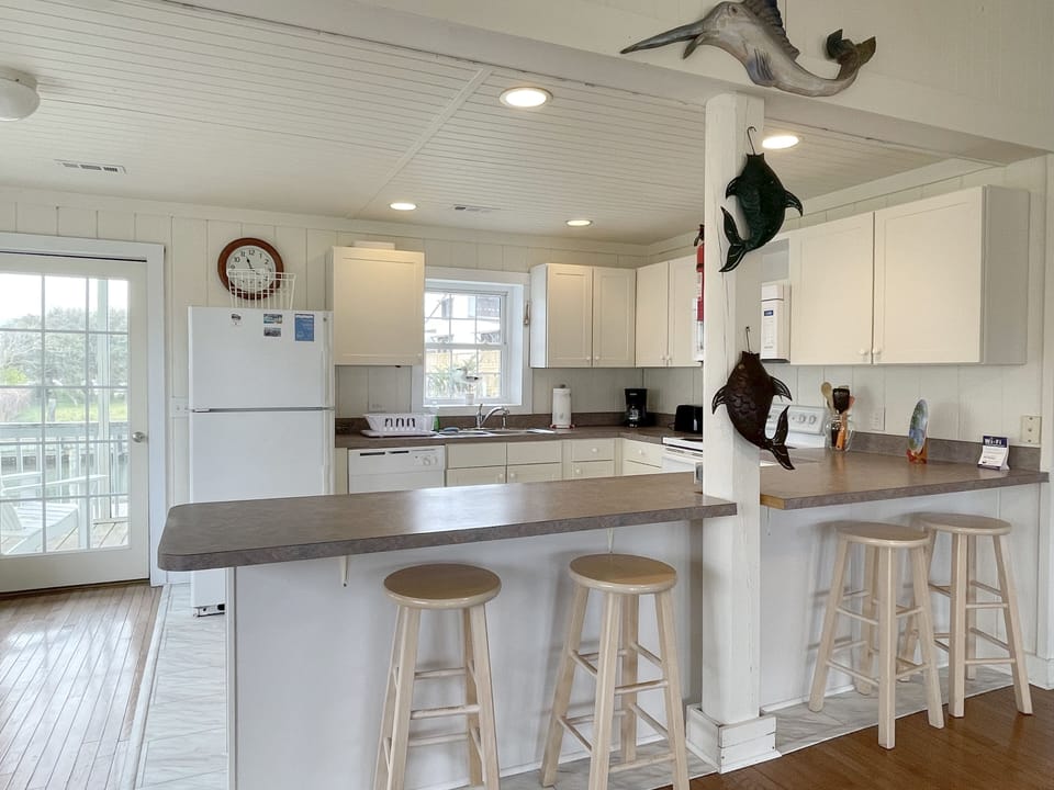 Breakfast Bar, First Floor