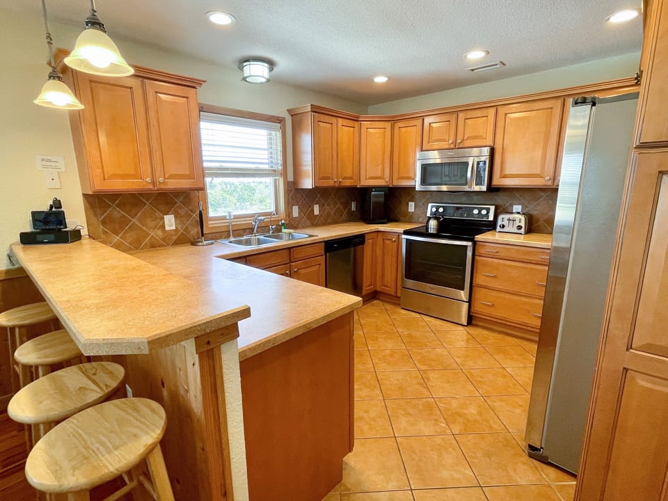 Kitchen with Breakfast Bar