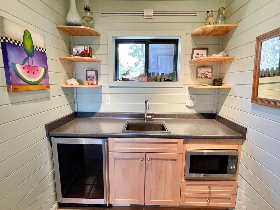Kitchenette, First Floor