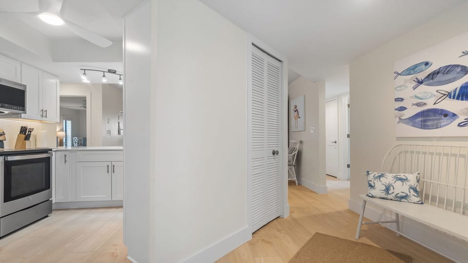 ENTRY HALLWAY