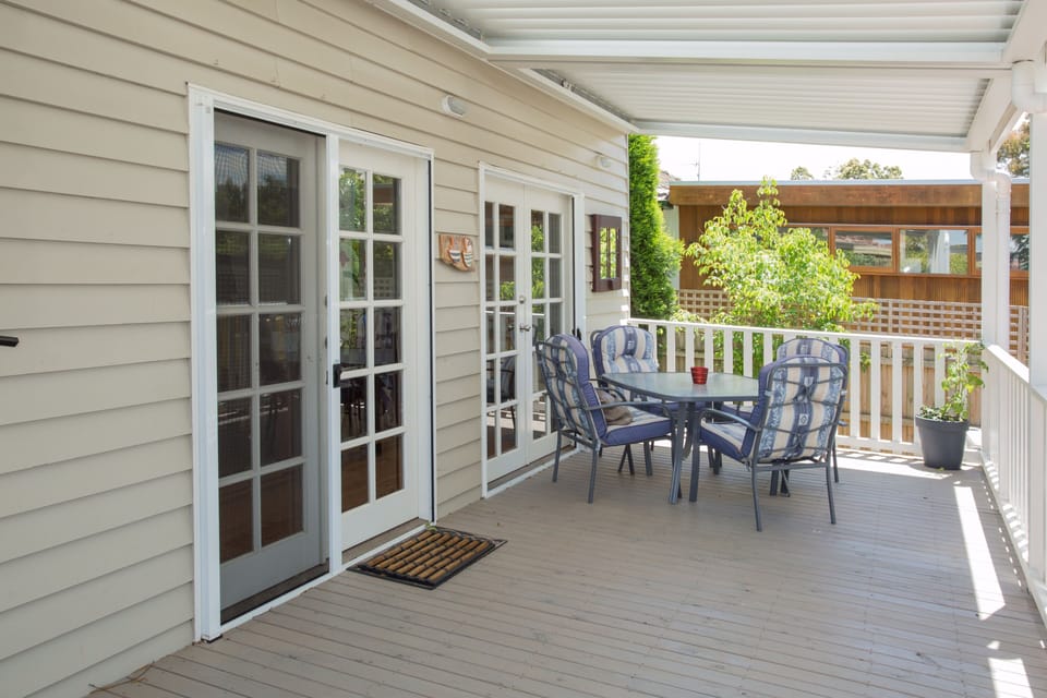 Large patio with extra seating 