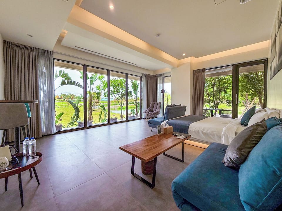 Gallery Double Room, 1 King Bed, Garden View | Premium bedding, memory foam beds, individually decorated, desk