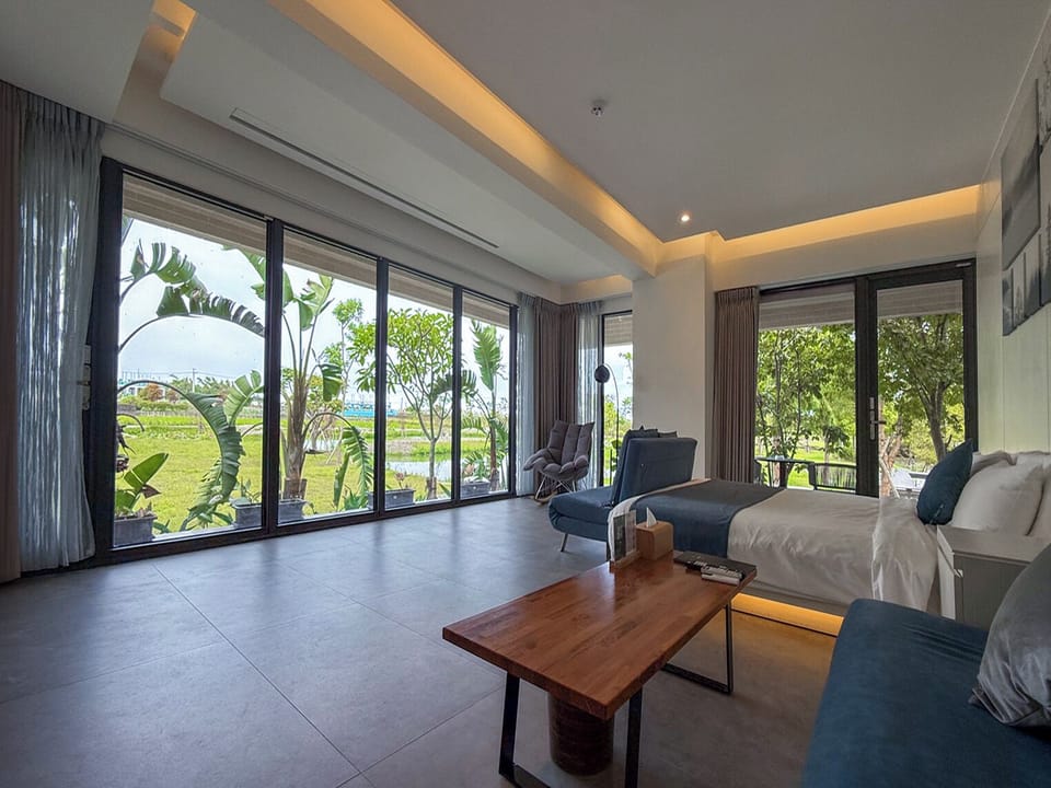 Gallery Double Room, 1 King Bed, Garden View | Terrace/patio