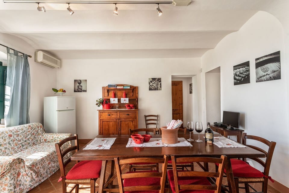 agriturismo-la-papessa-chianti-san-donato-farmhouse-azalea-living-room