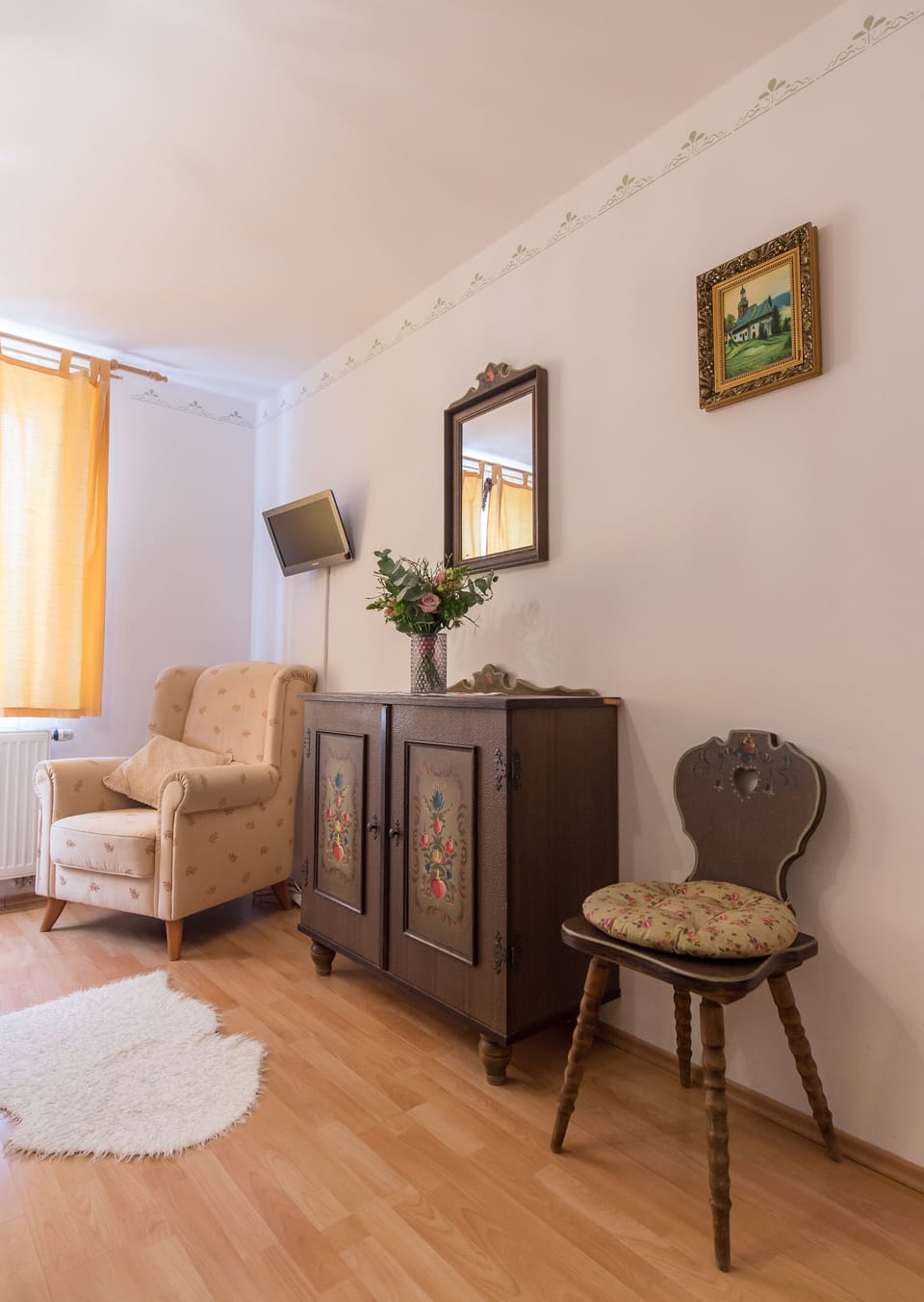 Comfort Double or Twin Room | Living area | Flat-screen TV