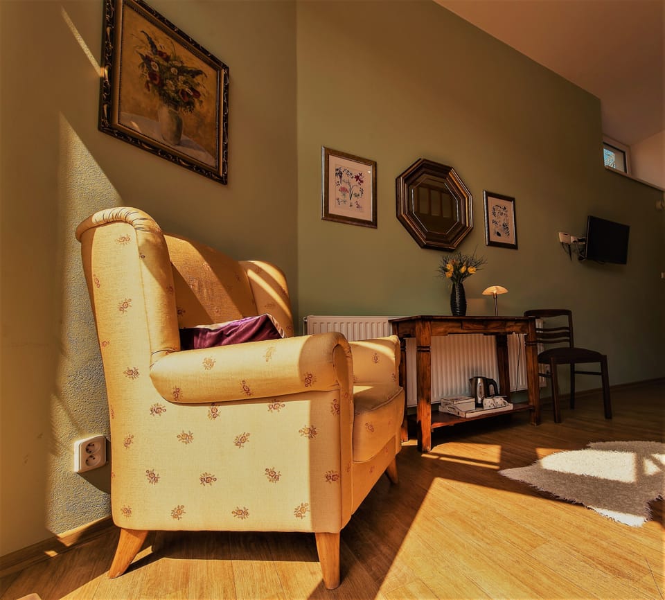 Design Room, Terrace | Living area | Flat-screen TV