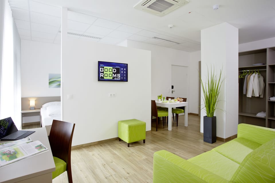Apartment, Multiple Beds, Kitchen | Room amenity