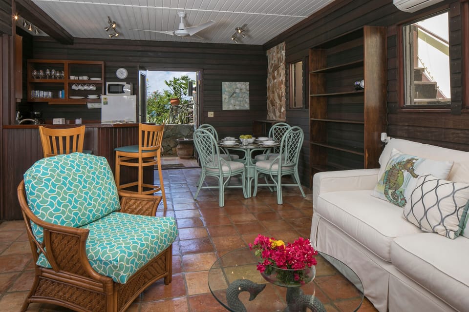 view from other end of room toward front door into Conch Villa gardens.