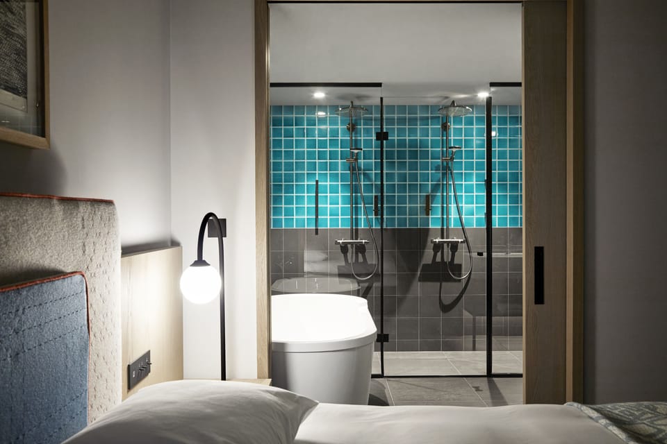 Executive Suite | Hypo-allergenic bedding, down comforters, in-room safe, desk